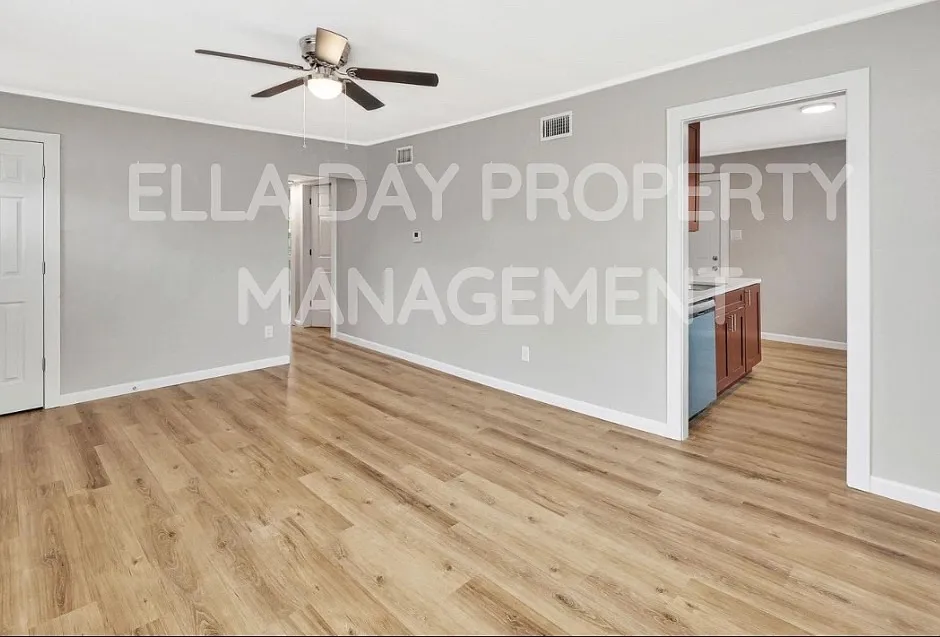 2505 N Chautauqua Ave — Photo 2