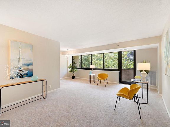 2nd image of 1805 Crystal Dr APT 205S