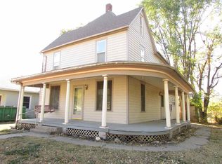 105 E 2nd St, Chapman, KS 67431