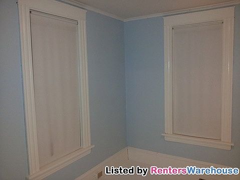 5th image of 2927 Polk St NE