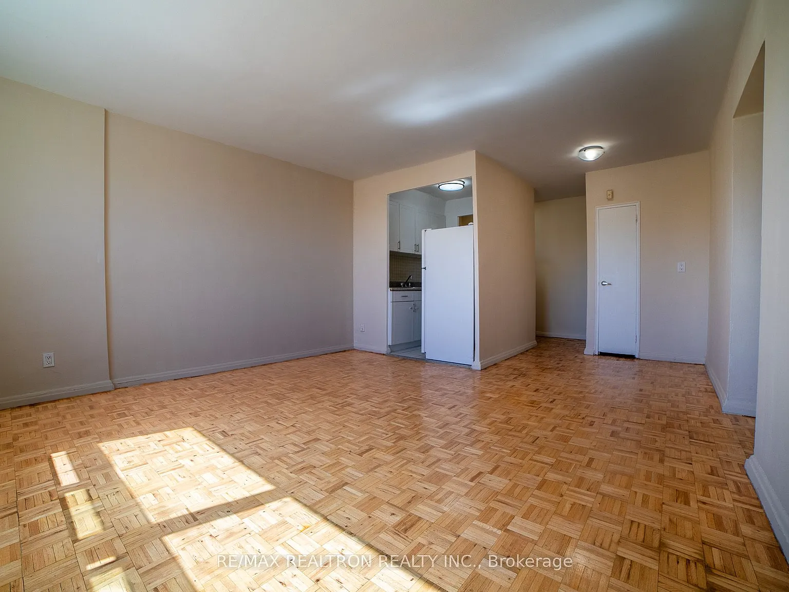 2 bed, $2,050 — Photo 4