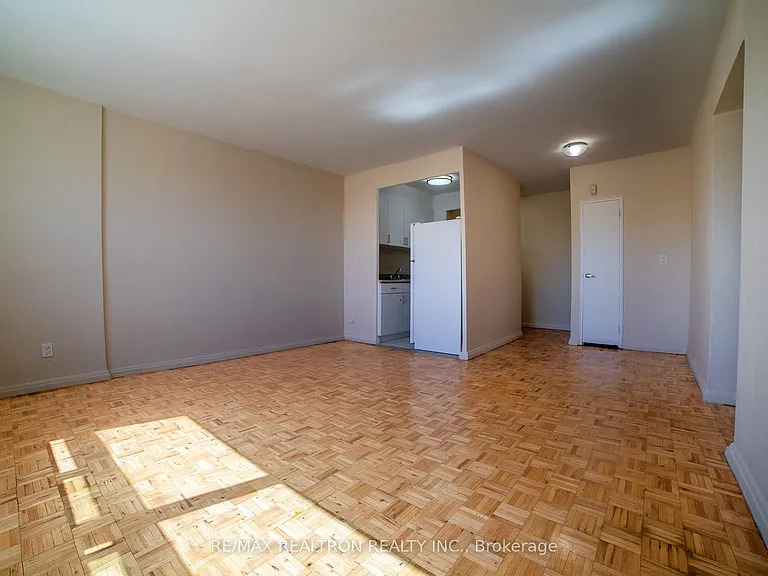 2355 Lake Shore Blvd W #223 — Photo 4
