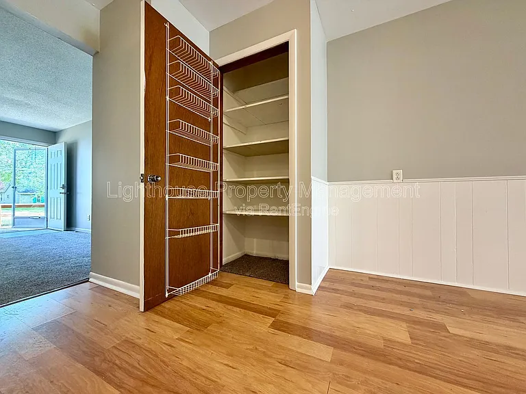 1054 Royal Oak St SW — Photo 10