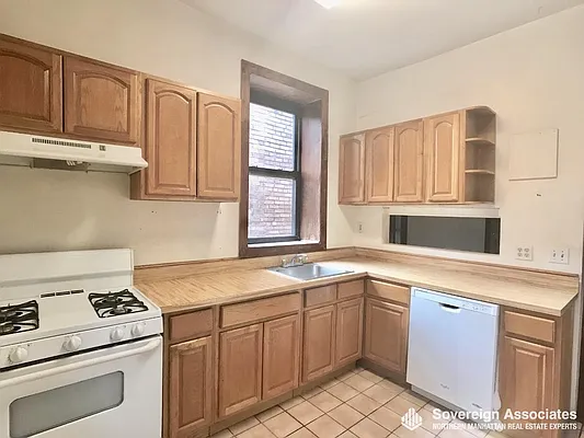 Rented by Sovereign Associates | media 10