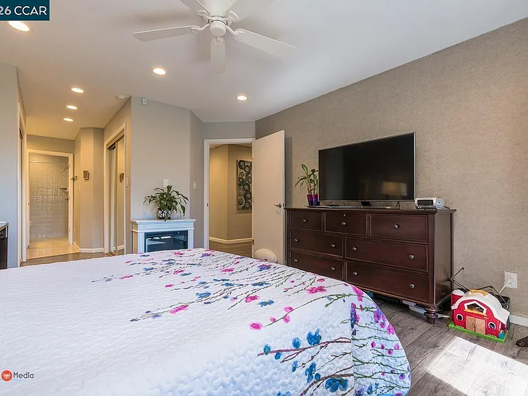 2904 Canterbury Cir — Photo 13