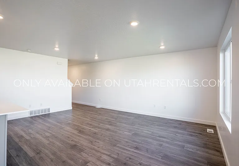 1864 S 460 W — Photo 7