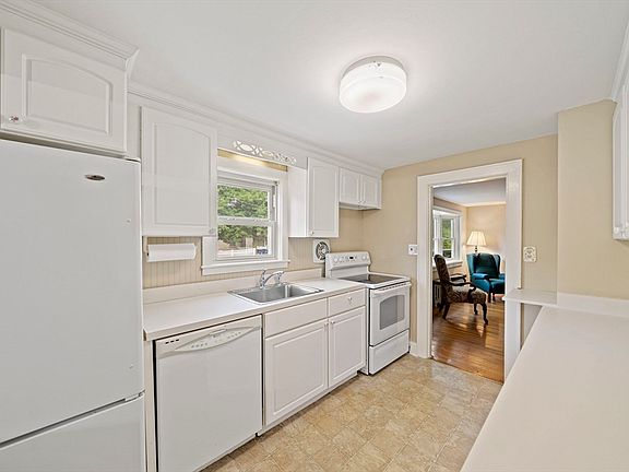 4th image of 54 Acorn St