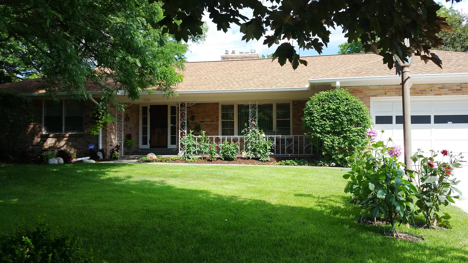 3129 N Cambridge Rd photo 1
