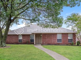 832 Andalusia Trl, Desoto, TX 75115