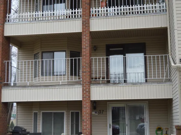 41 Lakeshore Ct, Council Bluffs, IA 51501