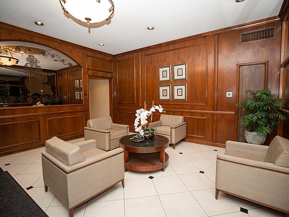 4th image of 2100 N Lincoln Park W #11B