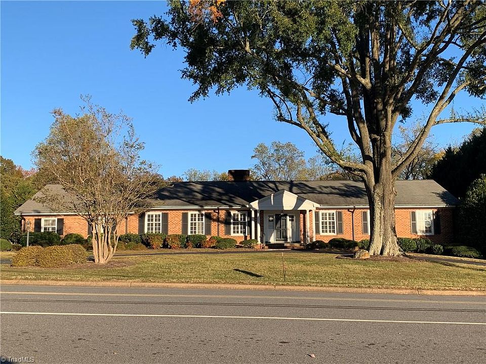 1st image of 118 Country Club Dr