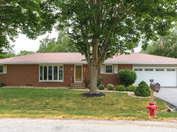 106 W 8th St, Gridley, IL 61744