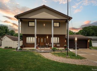 5065 Northlawn Dr, Sterling Heights, MI 48310