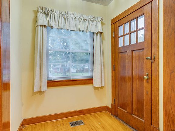 5th image of 217 Circle Dr