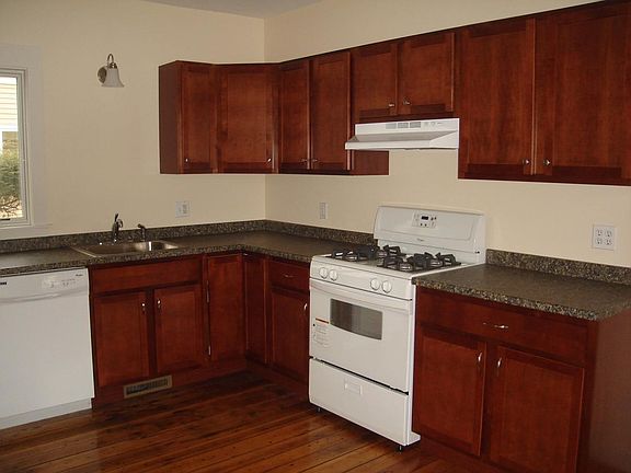 Eat in kitchen, gas stove