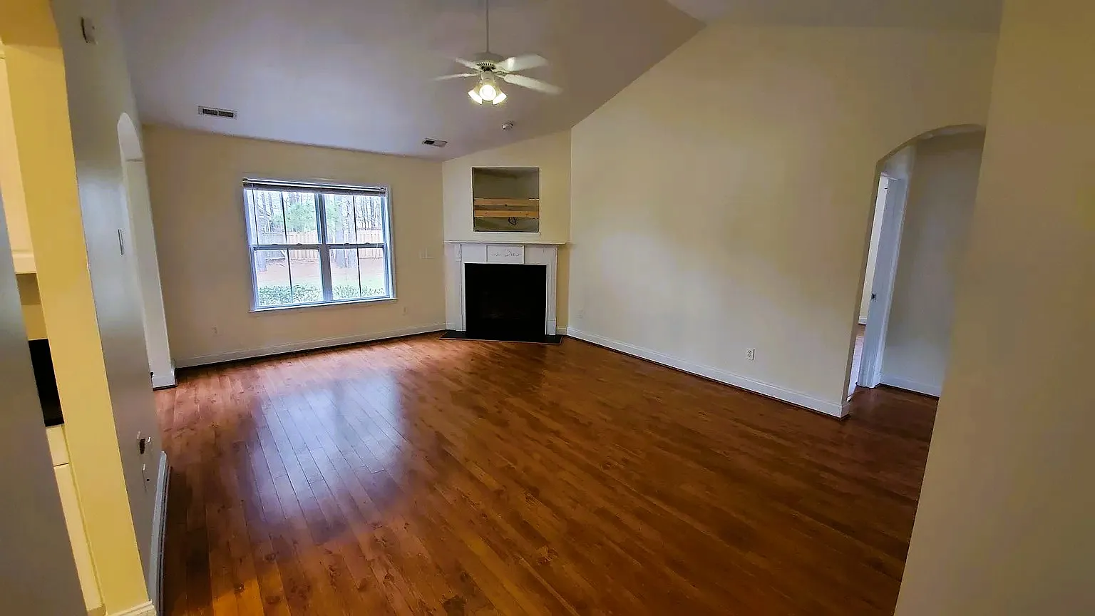 3 bed, 1740 sqft, $2,100 — Photo 2