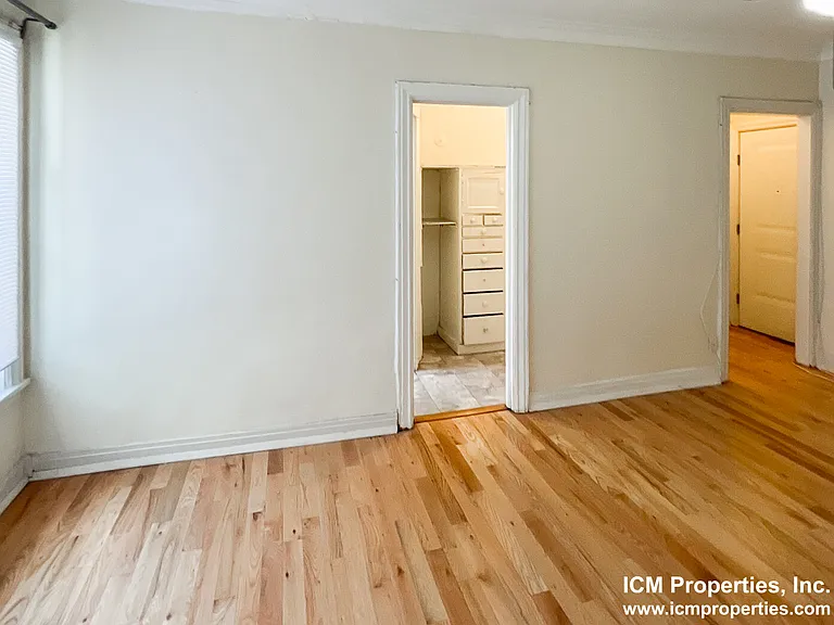 540.8 W Briar Pl #8D — Photo 2