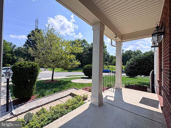 3rd image of 22827 Oakgrove Rd