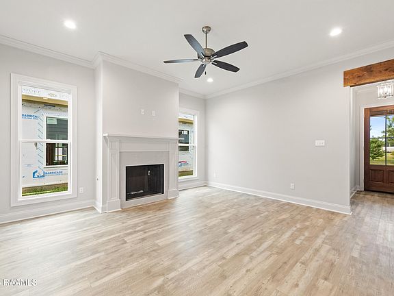 4th image of 406 Flores Ct