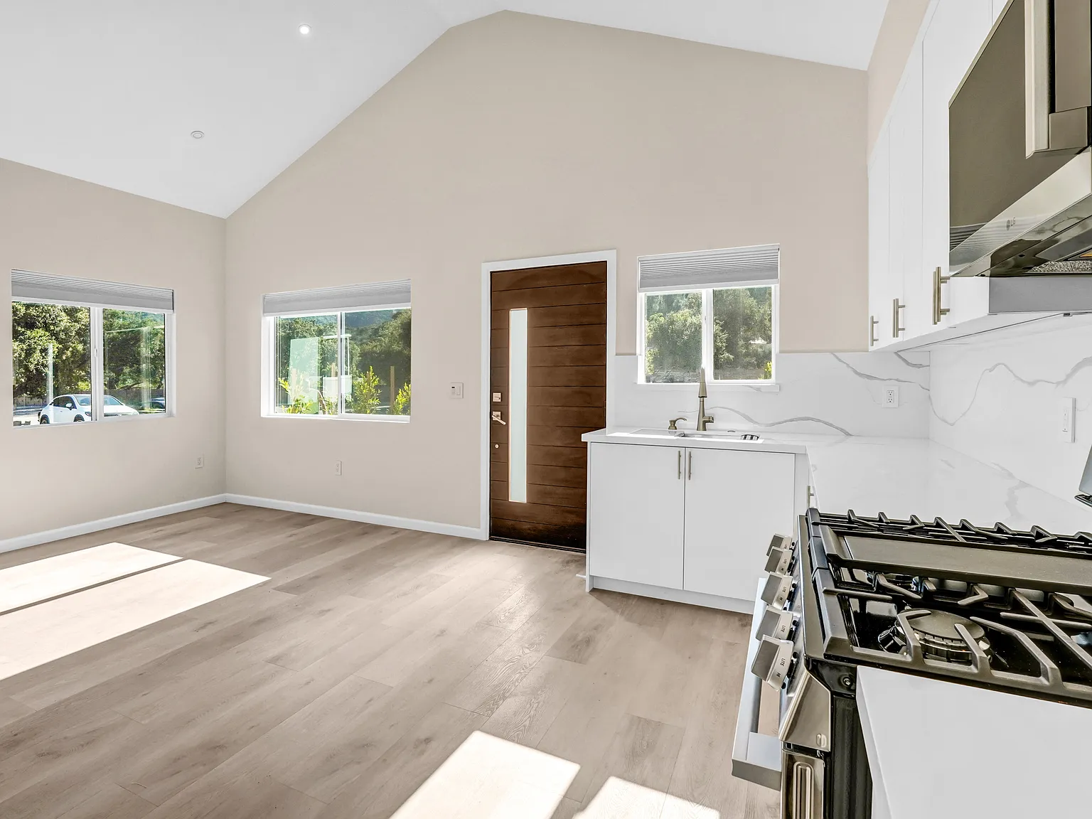 1 bed, 520 sqft, $2,200 — Photo 4