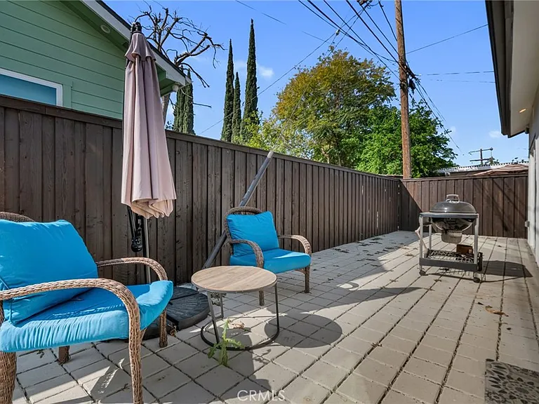 22434 Berdon St — Photo 34