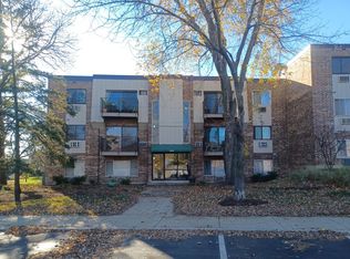 21 Windsor Cir UNIT C, South Elgin, IL 60177
