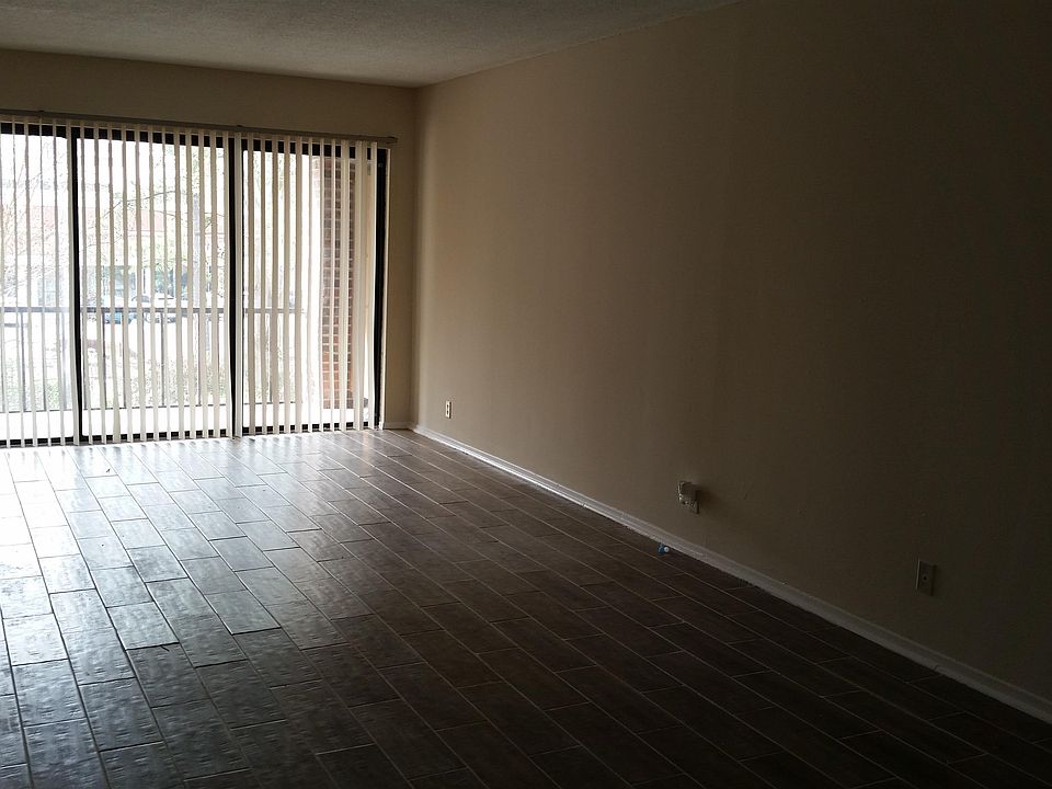 2nd image of 1855 Poplar Woods Cir W APT 206