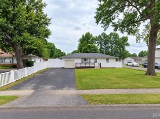 714 W Henry St, Staunton, IL 62088