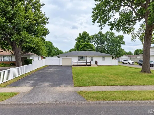 714 W Henry St, Staunton, IL 62088