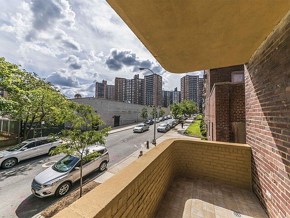 3rd image of 6864 Yellowstone Blvd #23A