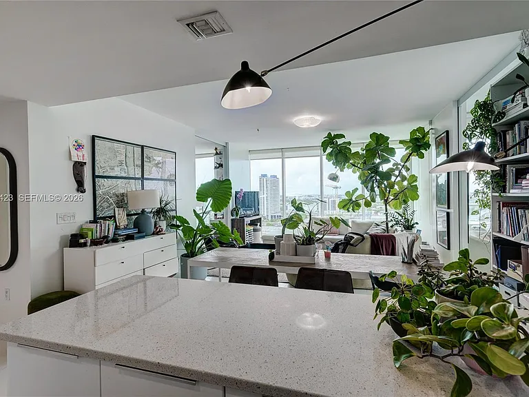 1040 Biscayne Blvd #1606 — Photo 4
