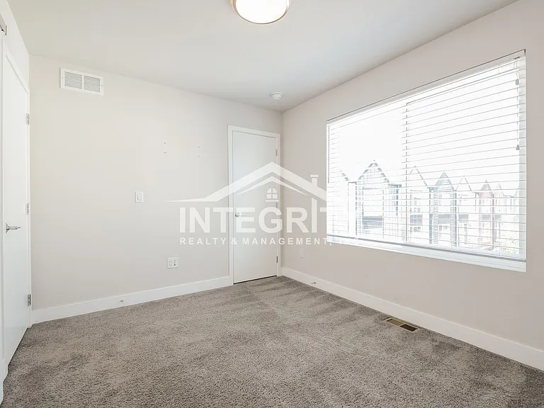 5557 W 10th Ave — Photo 28