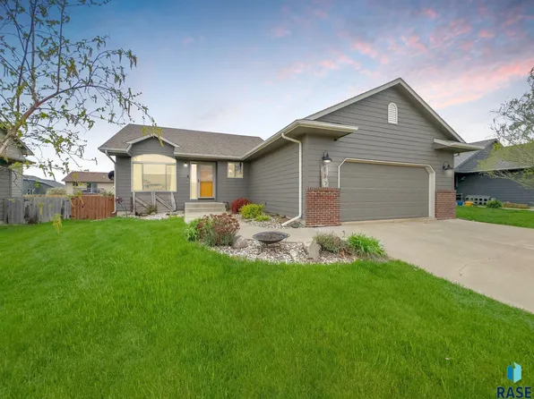 431 Macey Ave, Harrisburg, SD 57032