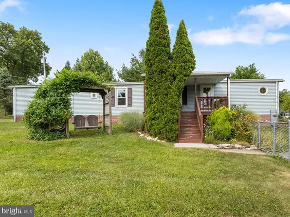 19 Christopher Ct, New Oxford, PA 17350