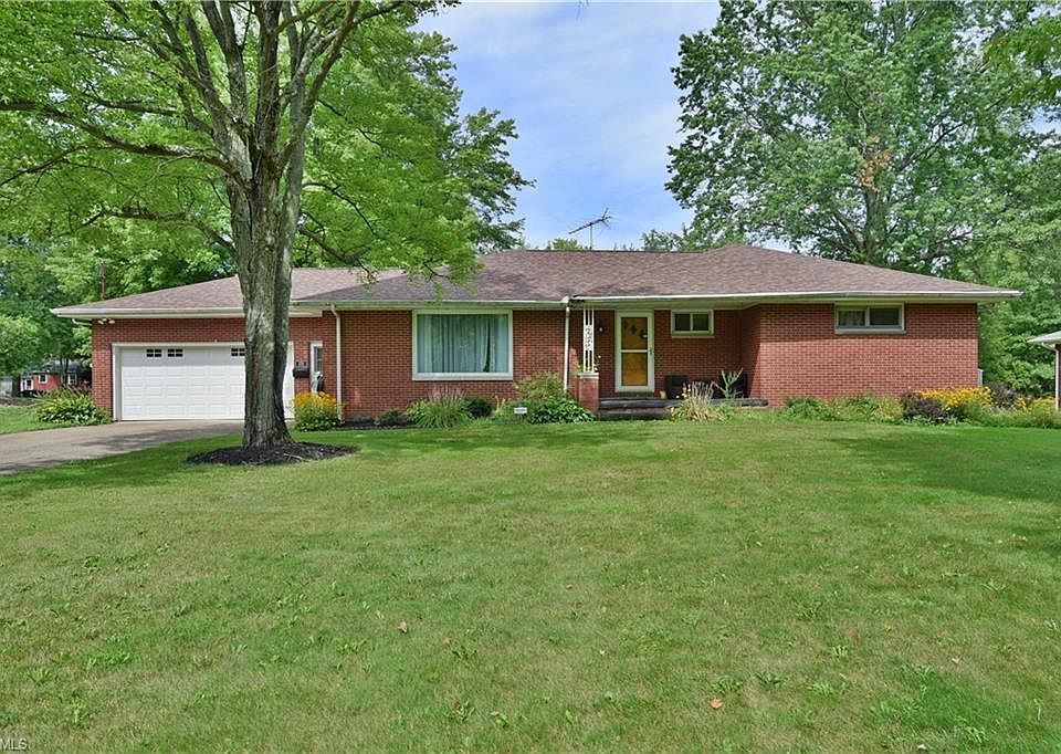 1st image of 370 Yvonne Dr