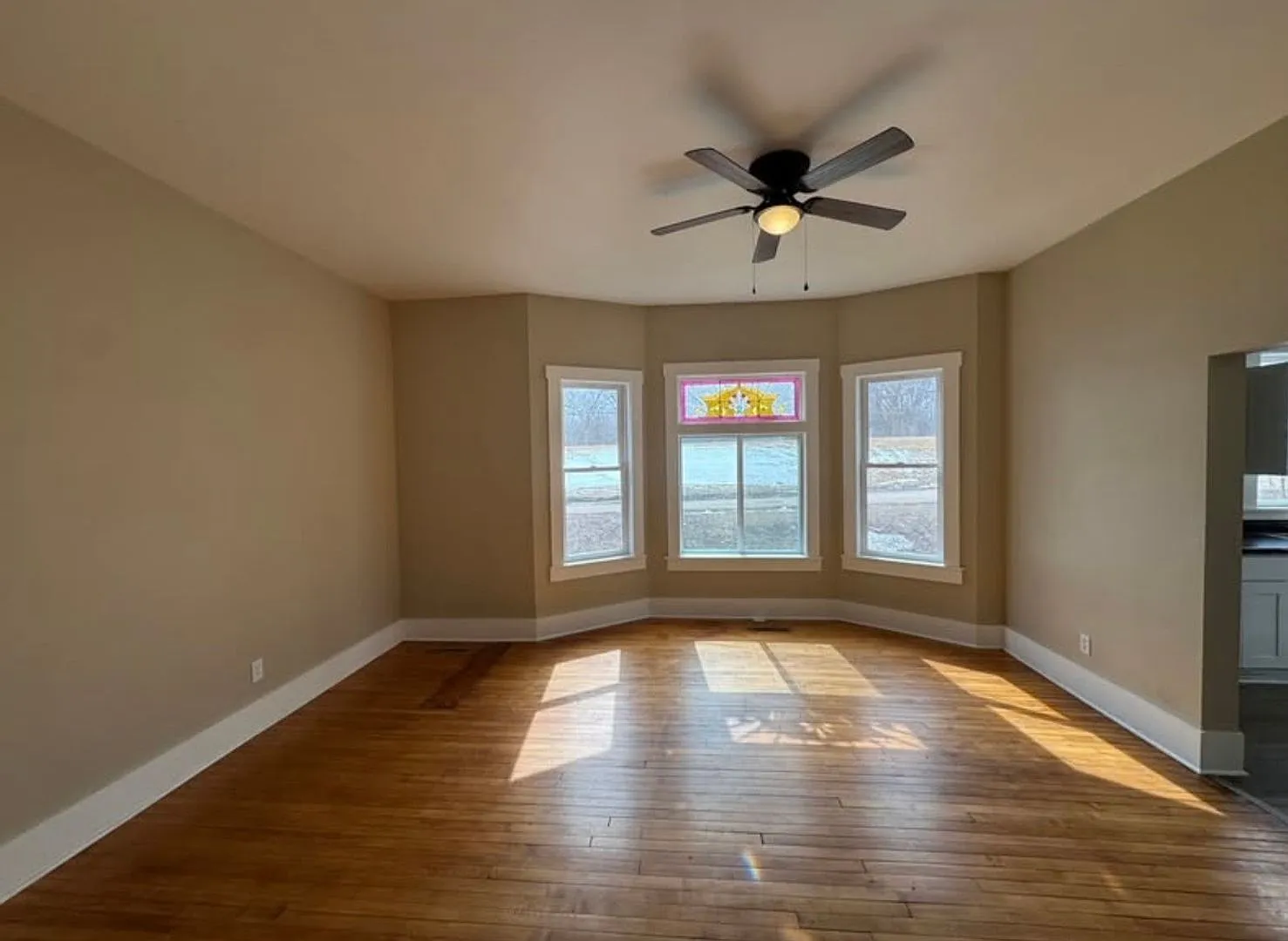 Newly Updated 5-Bedroom, 2-Bath Home Spacious, Modern & Move-In Ready! — Photo 4