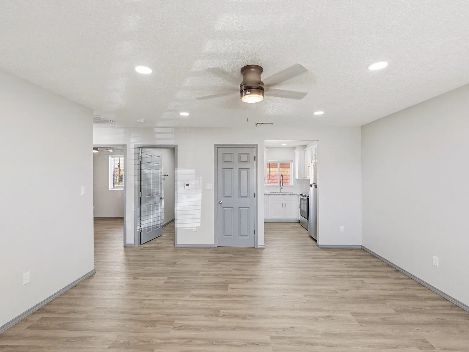855 W Castillo Ave — Photo 2