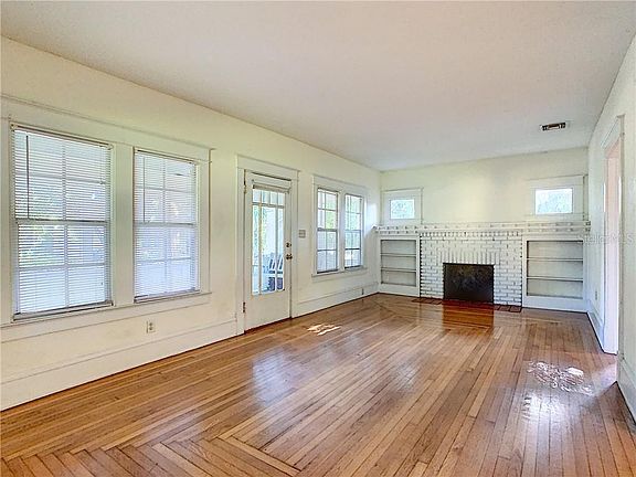 5th image of 722 Woodward St