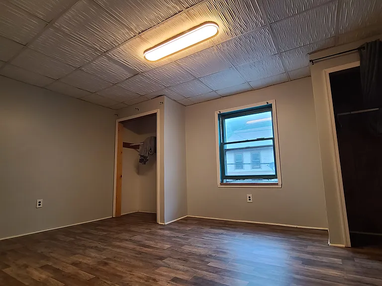397 Front St — Photo 2