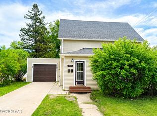 1502 N 4th St, Grand Forks, ND 58203