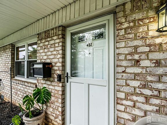 2nd image of 402 Silver Ct