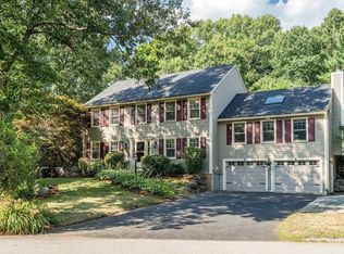 4 Robinwood Cir, Westford, MA 01886