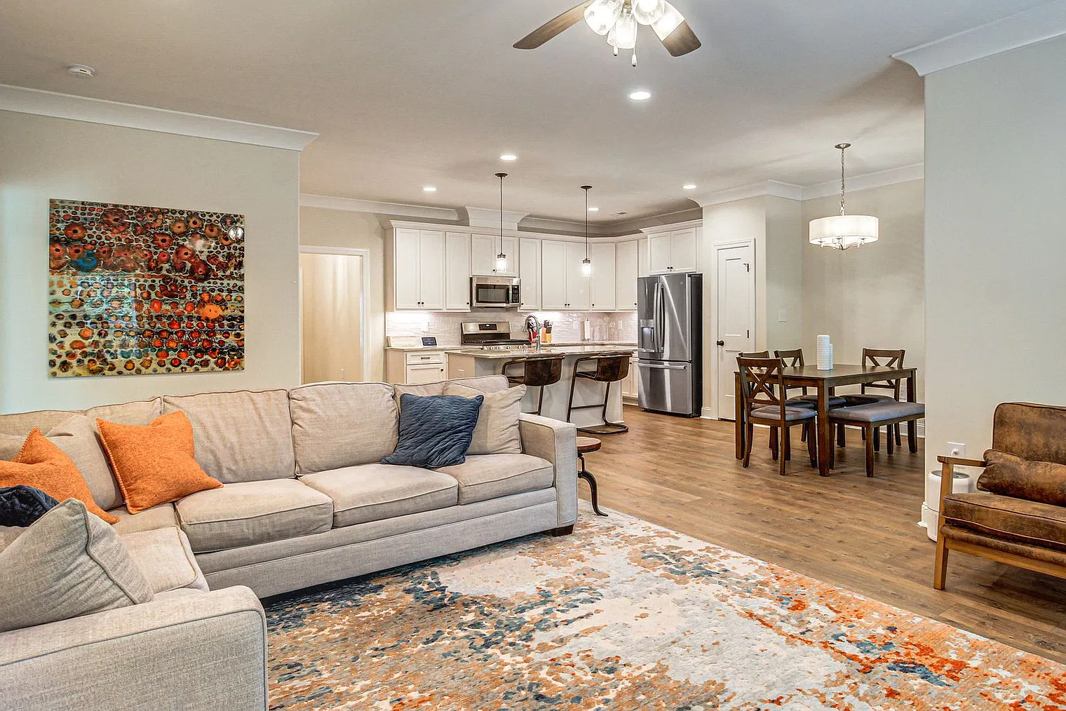 3 bed, 3.0 bath, 2389 sqft, $6,854 — Photo 2