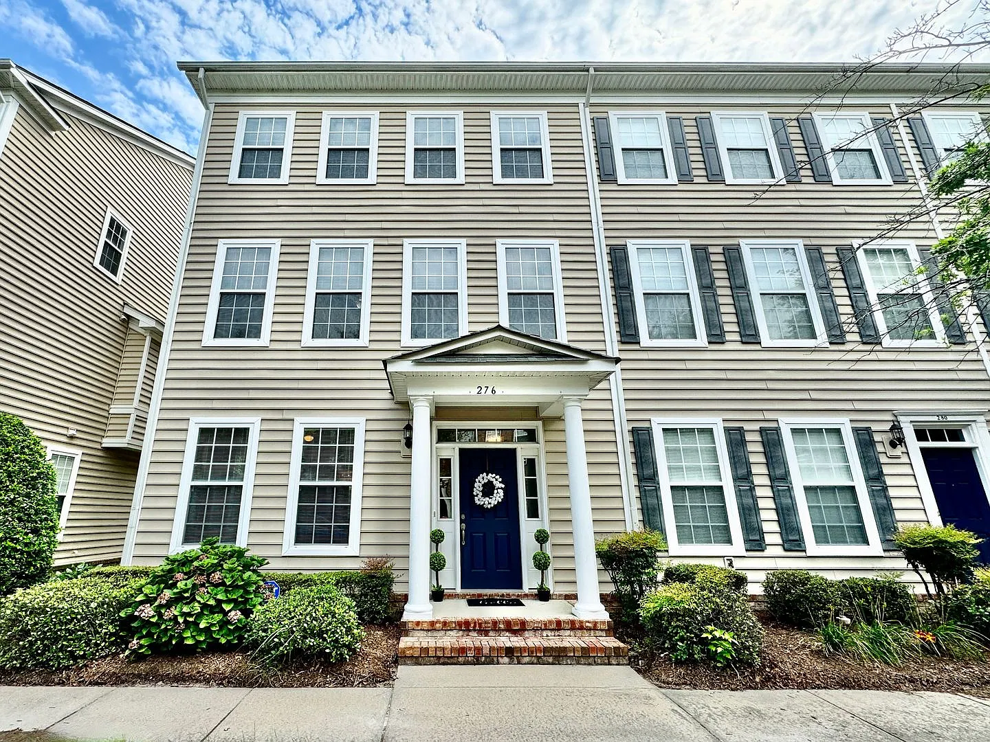 Amazing 4 Bedroom End-Unit Townhome w/2-Car Attached Garage!! Stainless Steel Appliances & Eat-In... — Photo 1