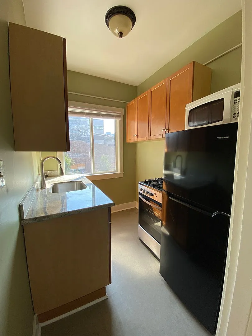 Uptowner Apartments — Photo 4