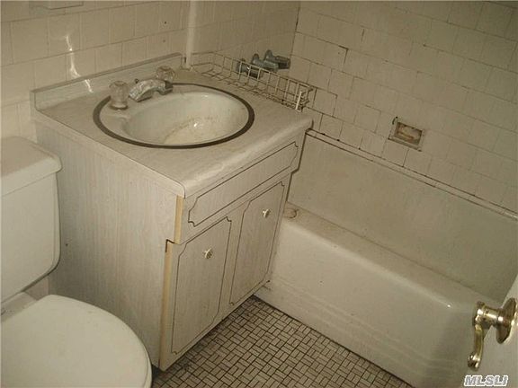 5th image of 6 Wyndham Way