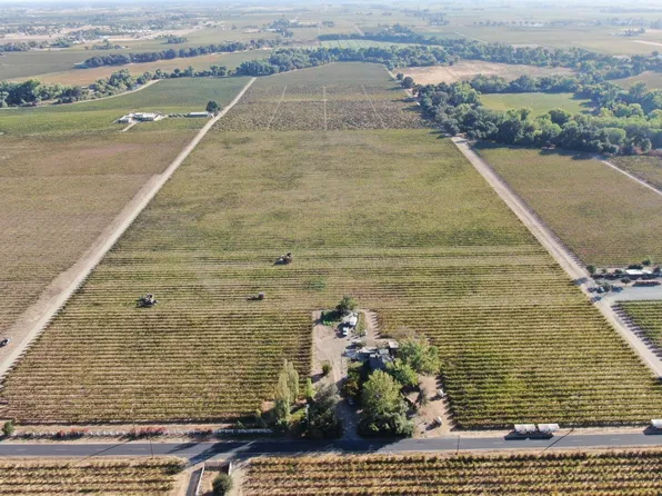 10334 E Woodbridge Rd, Acampo, CA 95220