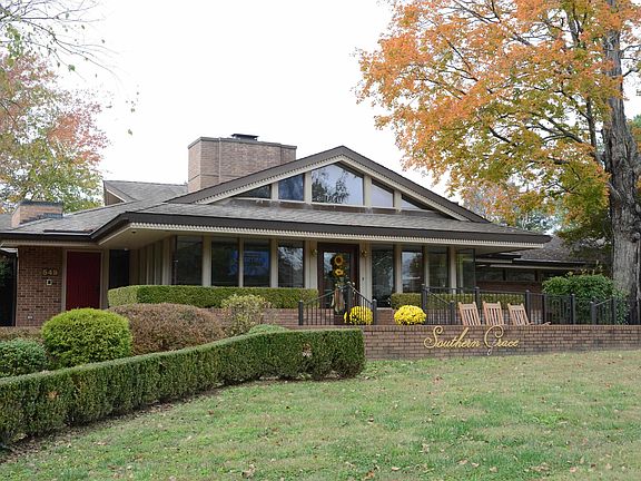 3rd image of 549 Robertson Rd S