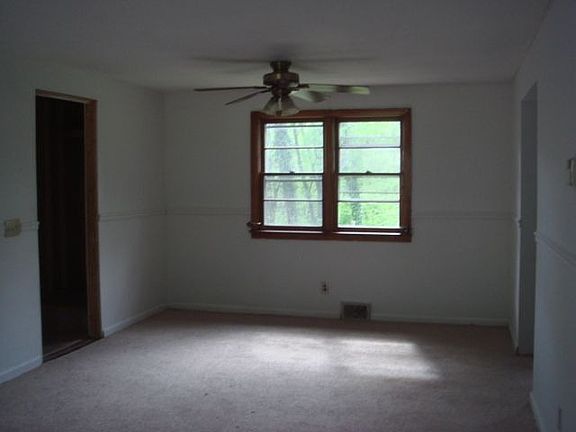 5th image of 52 Brookside Ave W
